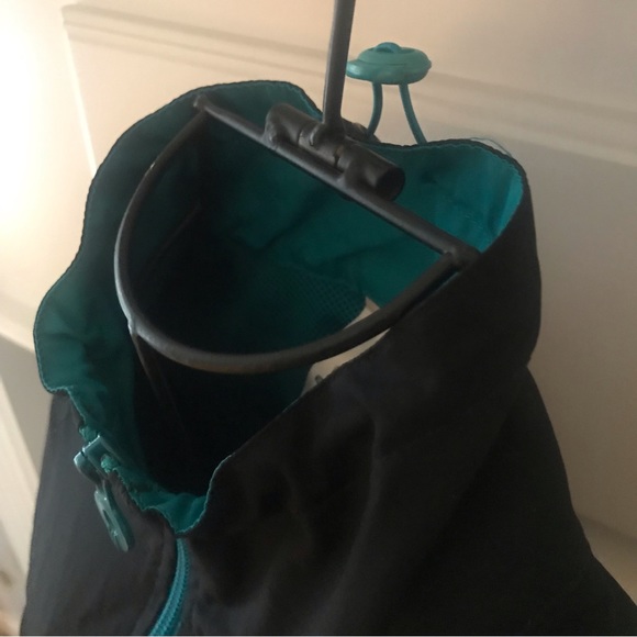 EUC Woman’s Adidas Lightweight Jacket Size Small - Picture 7 of 9